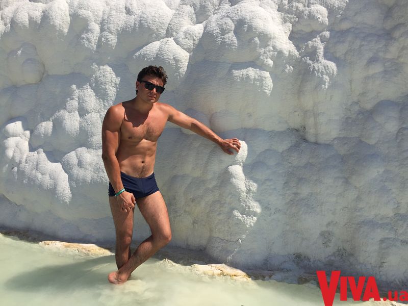 Звезда шоу Голос країни Влад Сытник отметил день рождения на побережье Анталии